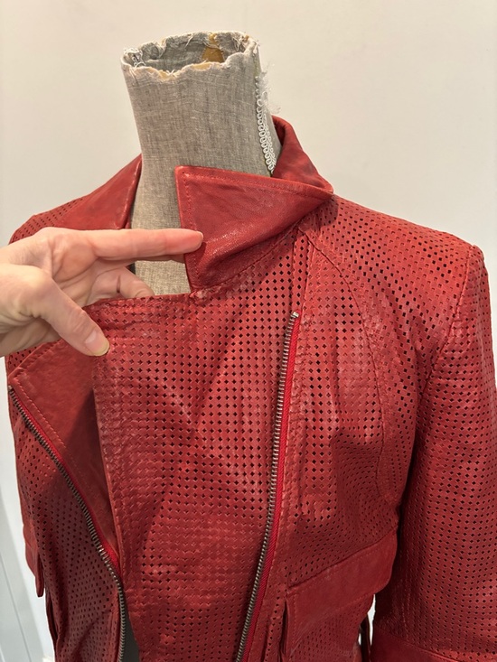 Women's Red Leather Jacket size medium - Picture 13 of 15